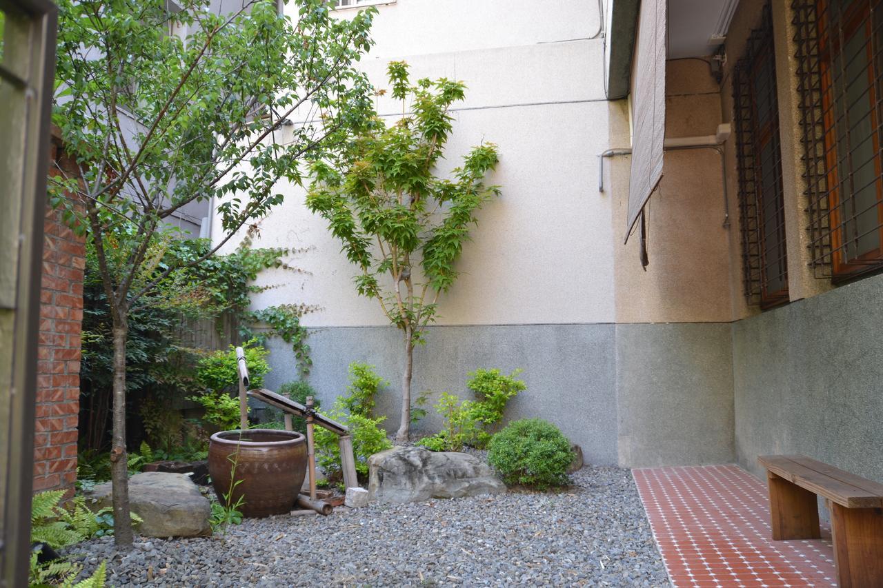 Bed and Breakfast Alley X Tainan Exterior foto